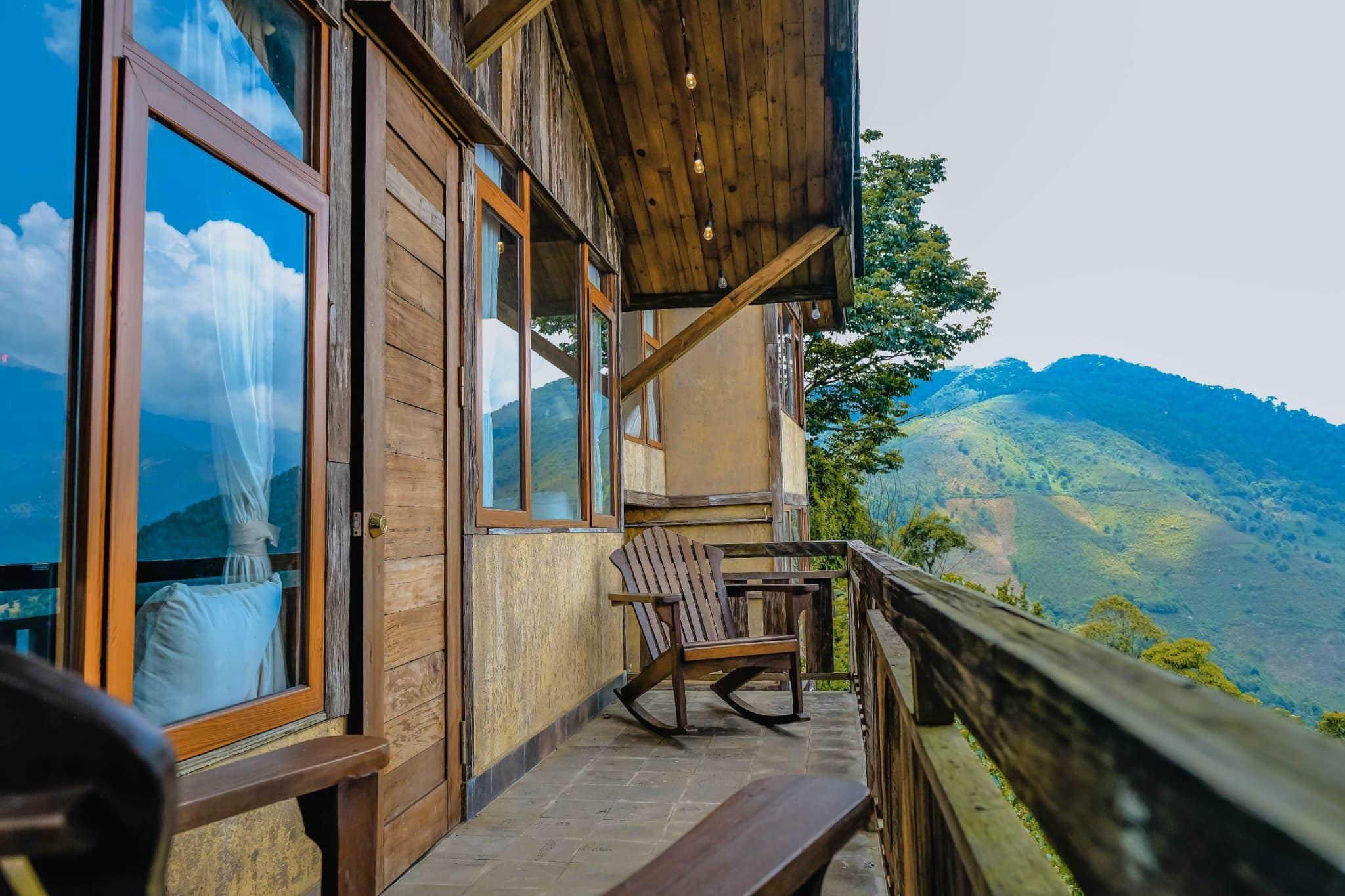 Ban công có thể ngắm view núi và săn biển mây