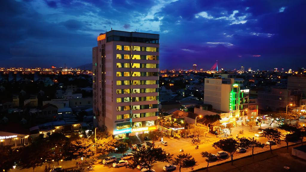KHÁCH SẠN FANSIPAN ĐÀ NẴNG