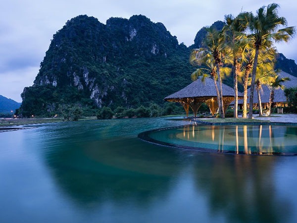 Suối nước nóng Kim Bôi