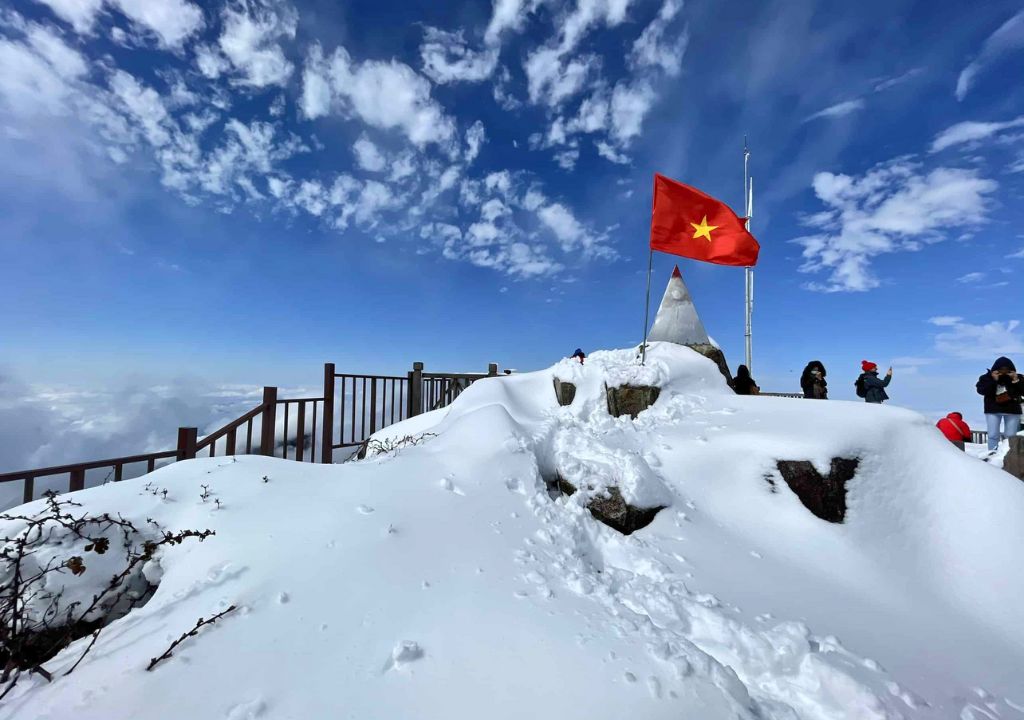Săn tuyết trên đỉnh Fansipan, Sapa
